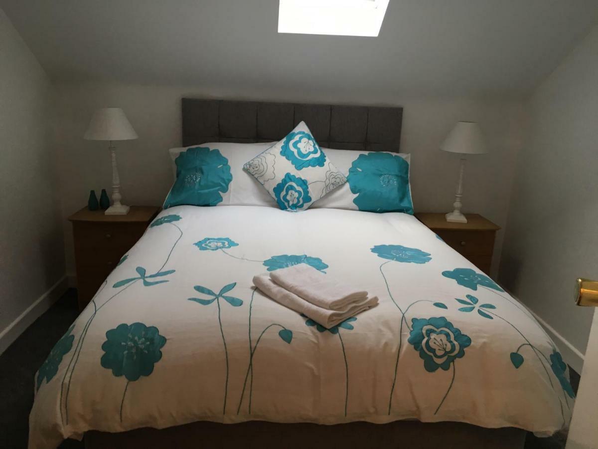 Spacious And Bright Town Centre Apartment Ballycastle Exterior foto